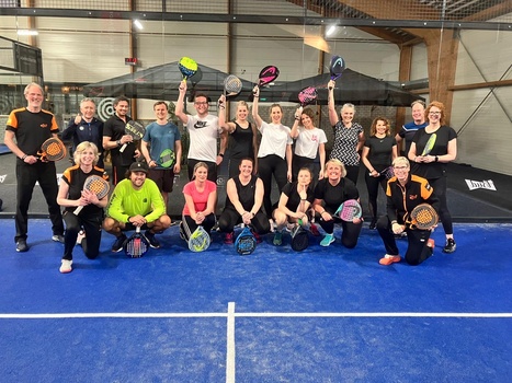 Benefiet clinic voor het Rode Kruis Ziekenhuis bij Plaza Padel Heiloo.